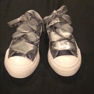 Never worn girls converse sneakers gray sparkles